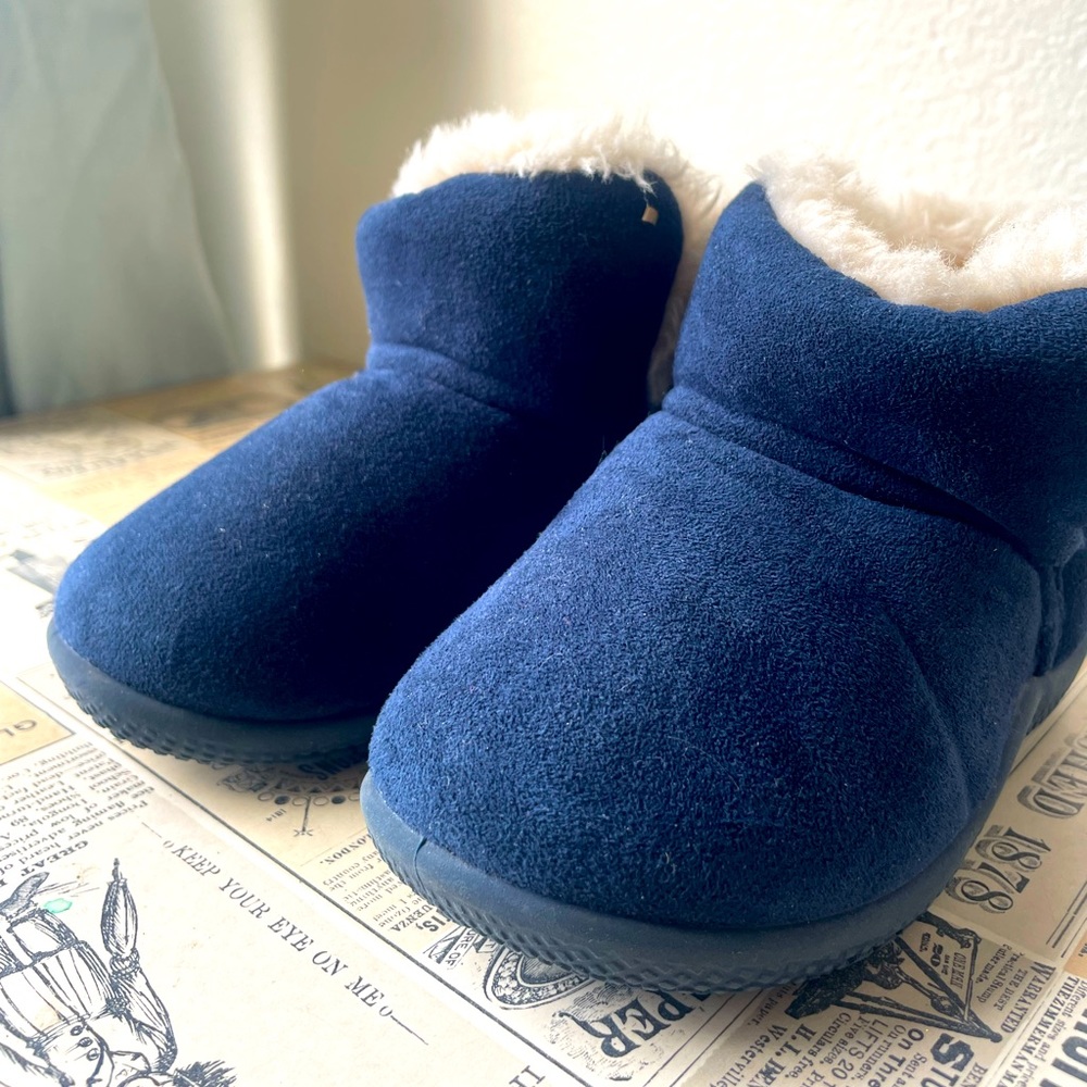 Little Star Baby Sherpa Boots size 7 like new cozy slip-ons